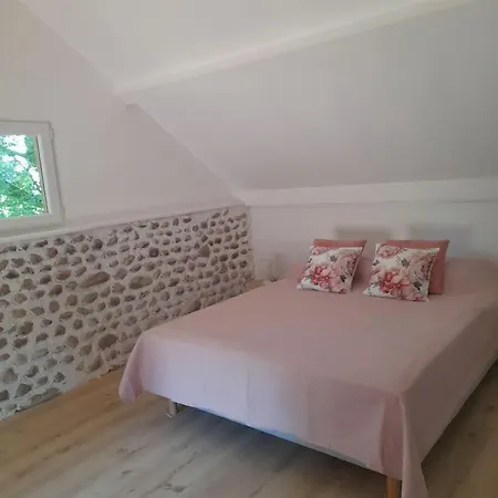 Ferienhaus Maison Calme A La Campagne Avec Jacuzzi Privatif